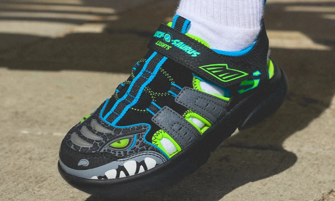 Kids Foot Locker：精选鞋服闪促，低至7折